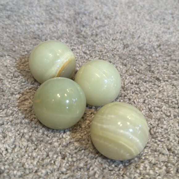 Unique Light Green Polished Stone Ball Spheres Set of 12 Stress Balls Home Decor - Picture 7 of 10